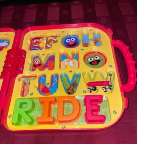 Playskool Elmo’s On-The-Go Letters (Alphabet in Case) - Picture 6 of 12